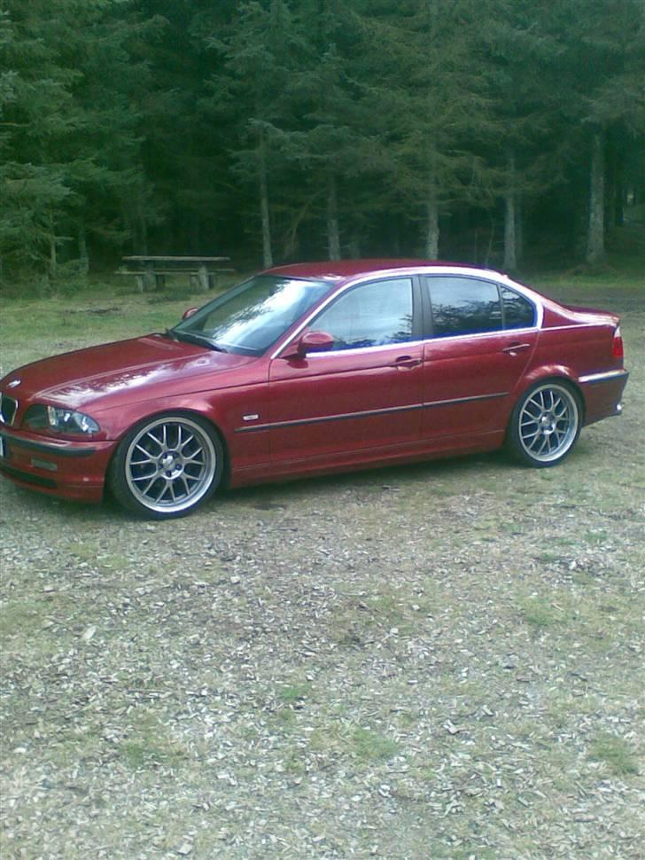 BMW e46 solgt - billedet er med de ny fælge på , 19 tommer  billede 1