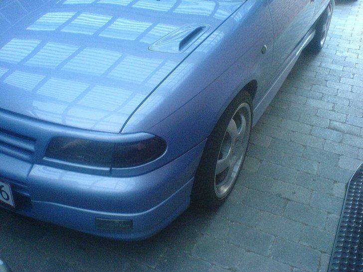 Opel Astra F Irmsc. Edi. SOLGT - Øjenskygge, og så kan man lige ane mine 17 " :D billede 4