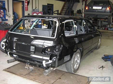 Peugeot 406 - ja der mangler jo så lige et par timers arbejde billede 4