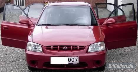 Hyundai Accent 1,5 GLS (SOLGT) - Forfra billede 1