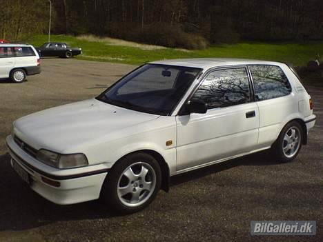 Toyota Corolla XLI S [SOLGT] billede 2