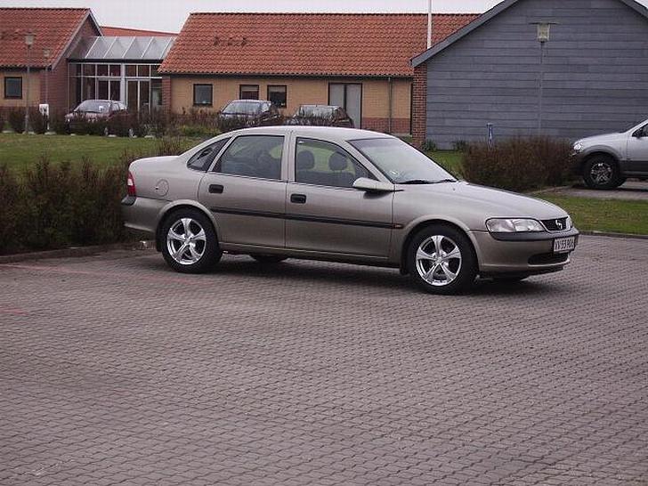 Opel vectra B 1.8i 16v SOLGT billede 1