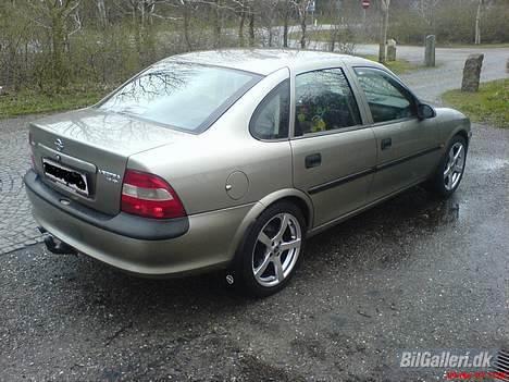 Opel vectra B 1.8i 16v SOLGT billede 4