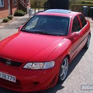 Opel Vectra b 2.0i 16v. 