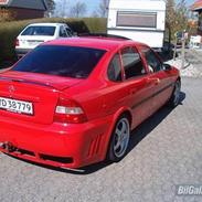 Opel Vectra b 2.0i 16v. 