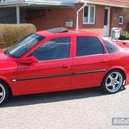 Opel Vectra b 2.0i 16v. 