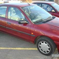 Ford mondeo 1,8 i cl