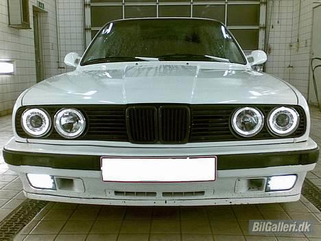 BMW E30 *SOLGT* - Så kom der Angel Eyes på..:D billede 16
