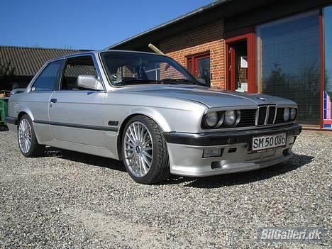 BMW 320i/323 solgt billede 1