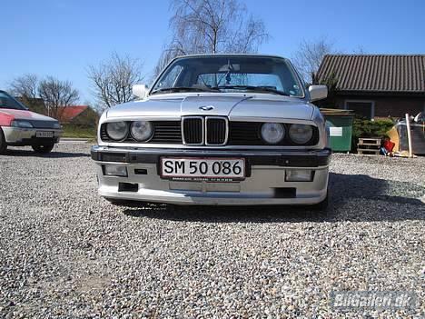BMW 320i/323 solgt billede 2