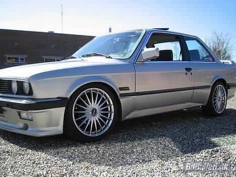 BMW 320i/323 solgt billede 3