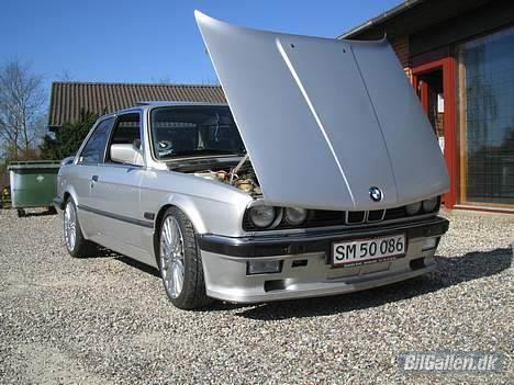 BMW 320i/323 solgt billede 9