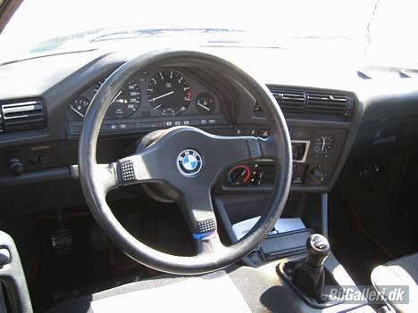 BMW 320i/323 solgt billede 10