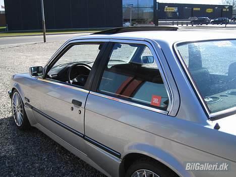 BMW 320i/323 solgt billede 11