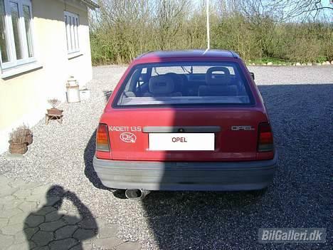 Opel kadett e   solgt og død - ved godt at potten er skæv der... det er fordi mit ophæng var gået i stykker (gammel) billede 2