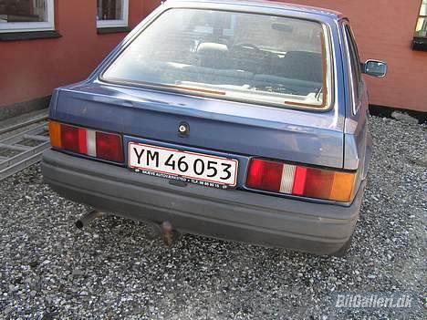 Ford Escort 1.3 Ghia - Bagenden billede 2
