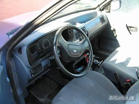 Ford Escort 1.3 Ghia - Kabinen billede 4