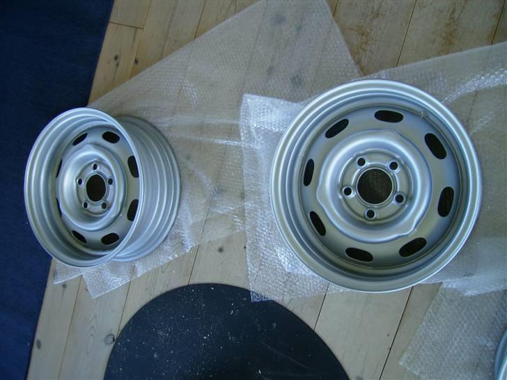 Volvo Amazon - Nymalede Lemmerz 5,5" fælge, ligger og tørrer omkring brændeovnen... billede 19