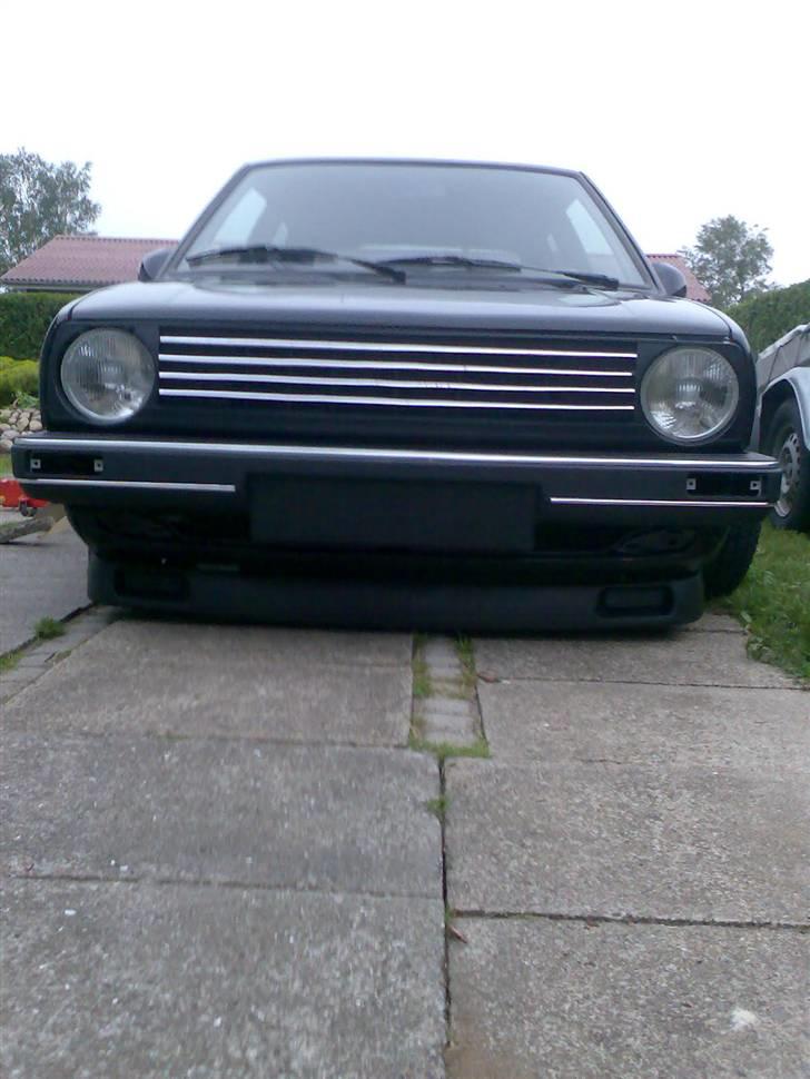 VW Golf 2 1,8 (Solgt) - Den nye front ser sku godt ud billede 1