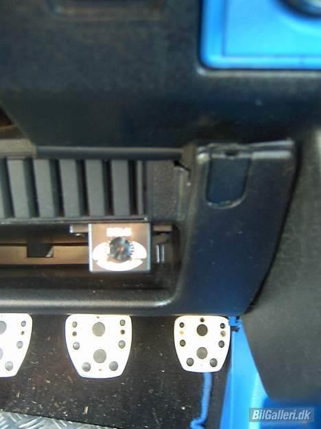 VW polo coupe gt !solgt! - Så skal der styres for noget bass, skru på den og der kommer tryk på.  :D billede 16