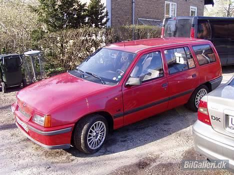 Opel Kadett E Caravan1.6 solgt billede 2