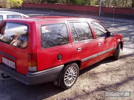 Opel Kadett E Caravan1.6 solgt billede 5