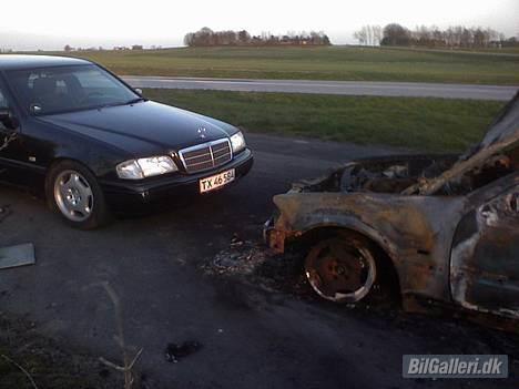 Mercedes Benz C250 - En svedet w202 (taget med mobilos) billede 17