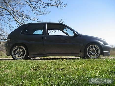 Citroën Saxo VTS 16V - Et billede fra frøperspektivet. billede 2