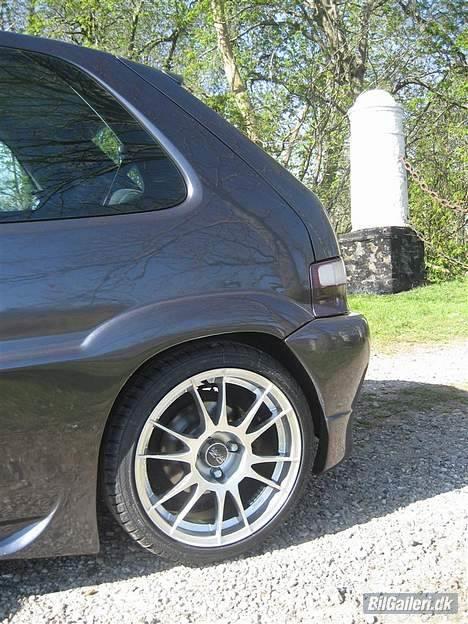 Citroën Saxo VTS 16V - Ikke skamsænket, så den kan stadig komme rundt omkring. billede 4