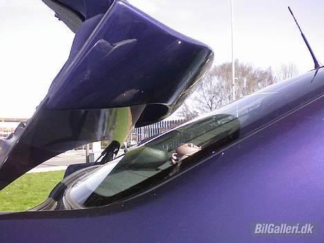 Nissan Primera SE - 26/4:   Den er som skabt til hehe... Et par cm højere og den ville gå på bagruden... billede 11