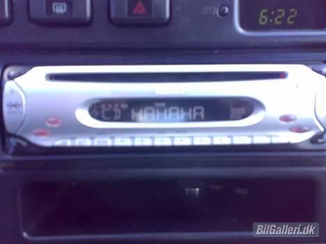 Toyota Carina E *SOLGT* - den spiller meget godt, og ja ikke super billed kvalitet billede 4