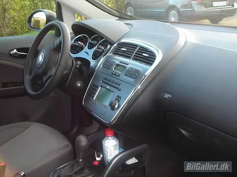 Seat Altea DSG Solgt - bilen ses indefra med chrom diverse steder billede 8