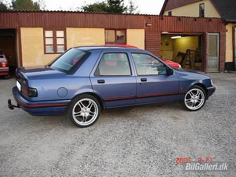 Ford Sierra CLX (SOLGT) - Før den blev sænket... Det var lidt en svævebane billede 1