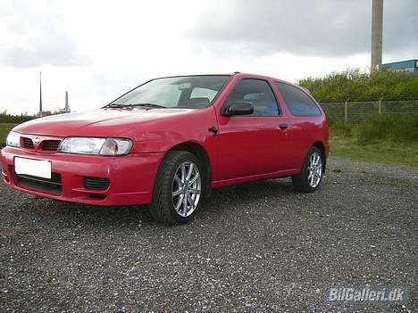 Nissan Almera. SOLGT billede 2