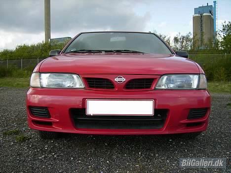 Nissan Almera. SOLGT billede 3