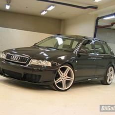 Audi A4 1.8TQ S-line