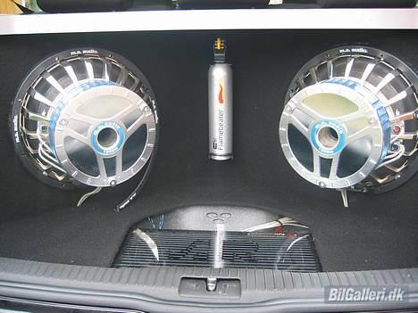 VW Golf IV GTI Turbo - 2 x 12"  MA-Audio 1200watt, DLS D-1000 1000watt og brannslokker :) billede 5