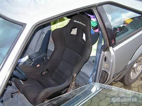 Toyota Celica Supra 2,8i (R.I.P) - Det ene af mine nye sportssæder. Det skal kun bruges når jeg skal køre på bane eller tage kørekurser, for med min størrelse er det ikke komfortsæder ;-) Men man sidder fast... billede 5