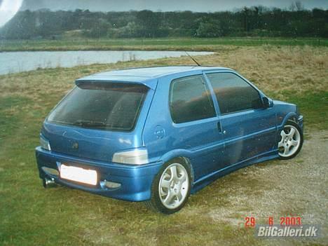 Peugeot 106 XSi     R.I.P. - Glasmaling til små børn virker også til lidt større børn´s baglygter.. billede 8