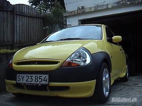 Ford KA (SOLGT) - Her kan man tydeligt se hvor dårligt et kamera jeg har brugt og at der ingen sol er... Farven har helt ædret sig.... billede 6