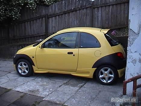 Ford KA (SOLGT) - Her kan man tydeligt se hvor dårligt et kamera jeg har brugt og at der ingen sol er... Farven har helt ædret sig.... billede 9