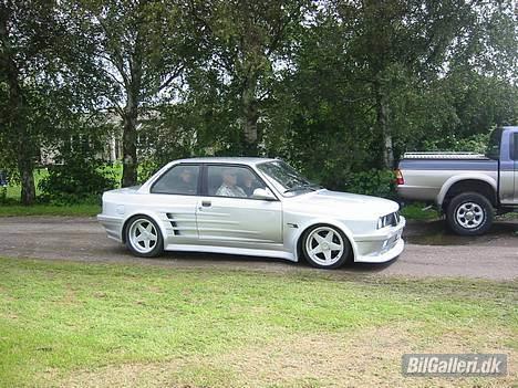 BMW E30 billede 3