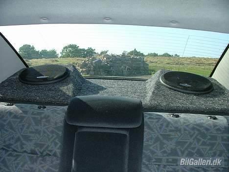 Opel Vectra GL plus - Hjemmelavet hattehylle billede 5