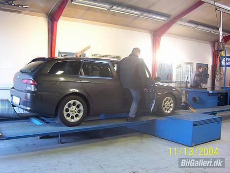 Alfa Romeo 156 RST SW 1,9 JTD 16v  - På rullefelt v/ Scantune, med "ham selv" som co-driver ;o) billede 8