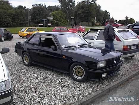 Opel Ascona B *SOLGT* - her holder raceren ;)  billede 4