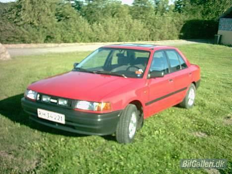 Mazda 323 Sedan LX billede 5