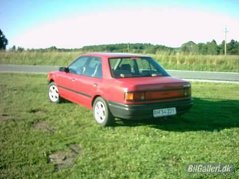 Mazda 323 Sedan LX billede 6