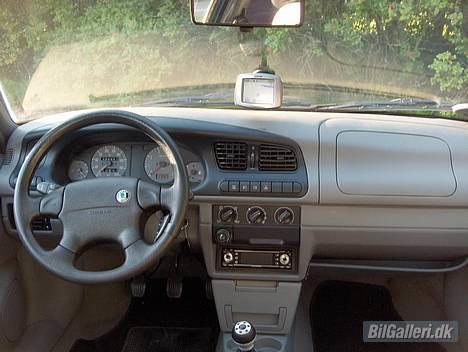 Skoda Felicia "Blue Edition" - Kabinen med Garmin c550 navigation billede 10