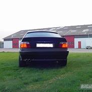 BMW E36 320i