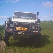 Land Rover Defender 90"